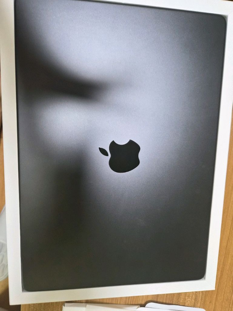 MacBook pro m4칩 14 이미지