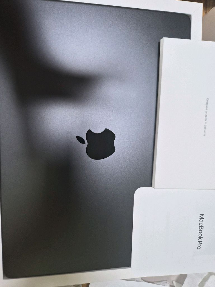 MacBook pro m4칩 14 이미지