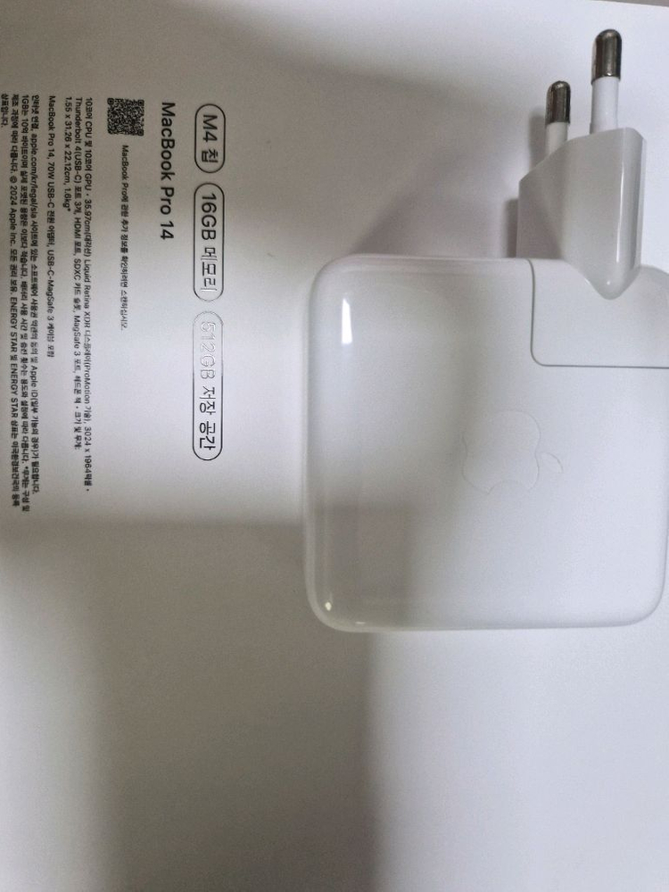 MacBook pro m4칩 14 이미지