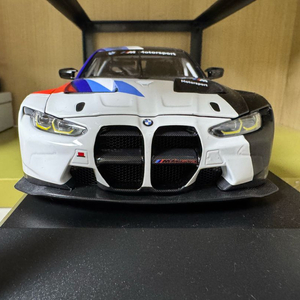 미니챔프 1:18 BMW M4 GT3 이미지
