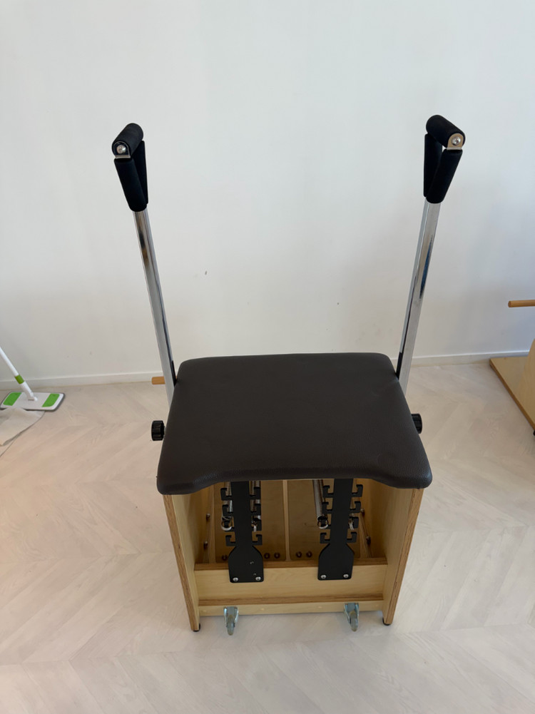 발렌필라테스 체어 이미지