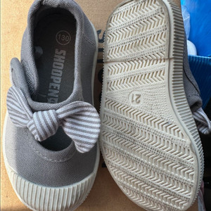 슈펜 키즈 리본 운동화입니다사이즈는 130mm입니다 1회착용 이미지