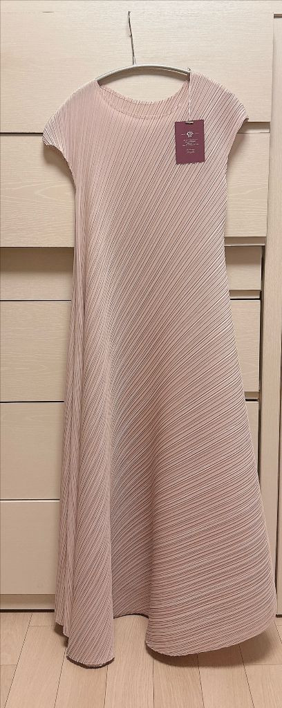 플리츠 원피스 블랙라벨 tw 플리츠 사선플리츠 드레스 새상품 코코넛베이지 / TW레터 핑크베이지 임부복 임산부원피스 이미지