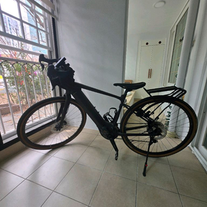 자이언트 Revolt E+ 전기 자전거 이미지