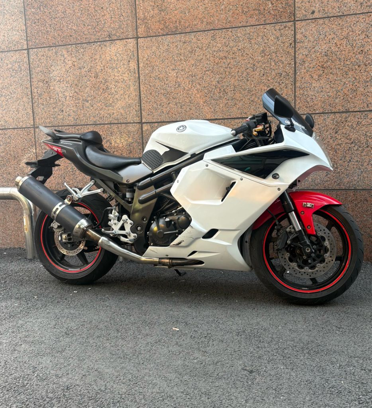 KR모터스 코멧650 14년식 1만키로 잛은키로수 싼마이 미들급ㄱㄱ 이미지