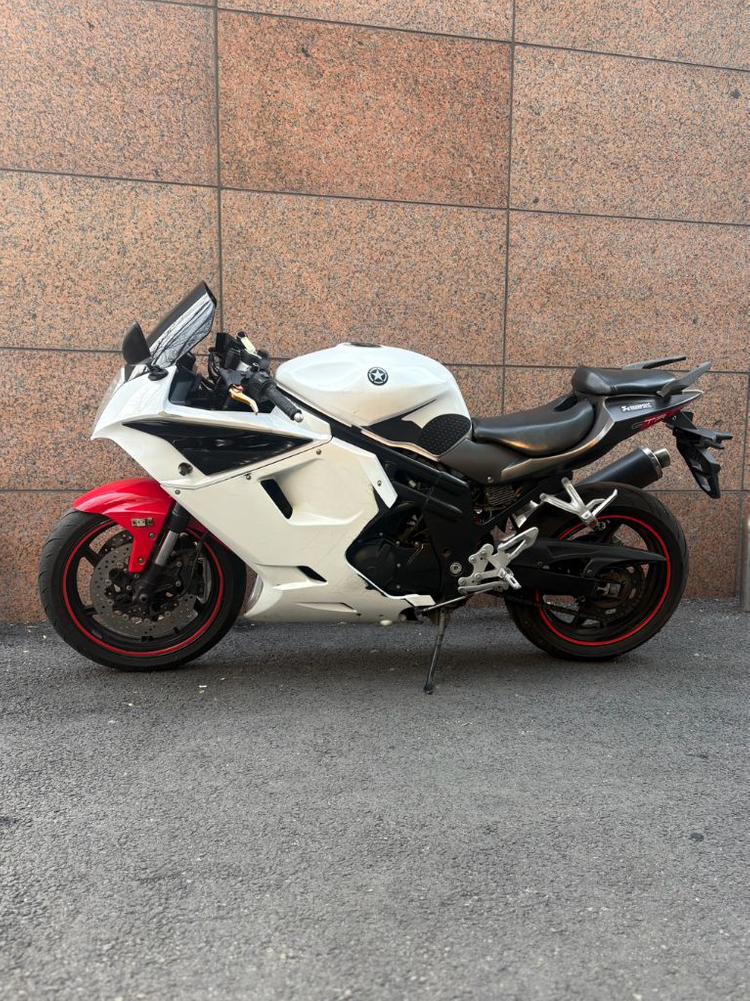 KR모터스 코멧650 14년식 1만키로 잛은키로수 싼마이 미들급ㄱㄱ 이미지