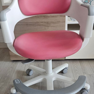 시디즈링고 핑크 의자 이미지