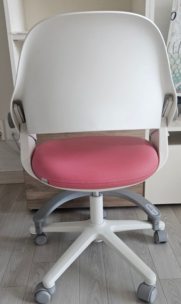 시디즈링고 핑크 의자 이미지