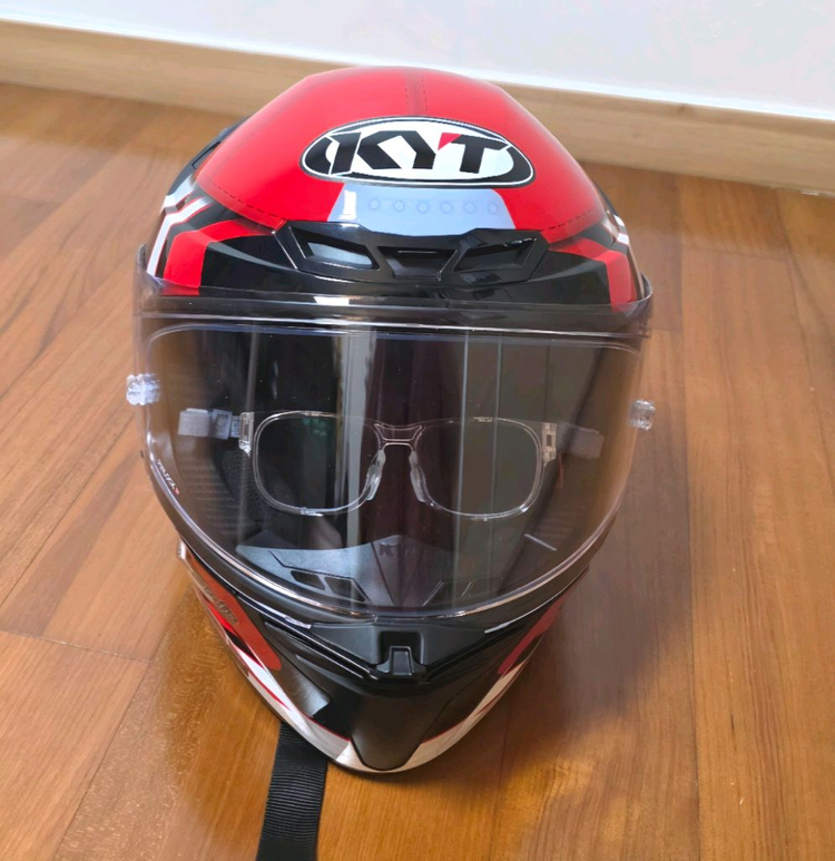KYT 헬멧+썬바이저 오토바이 헬멧 L사이즈 안경미포함.파우치. 이미지