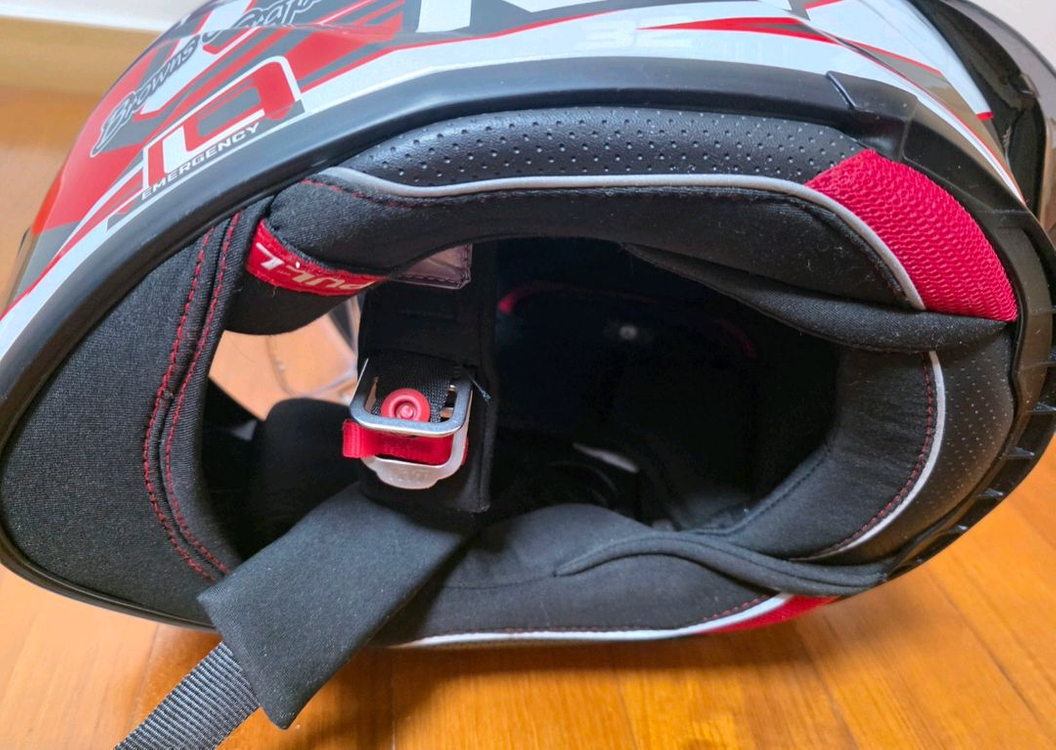 KYT 헬멧+썬바이저 오토바이 헬멧 L사이즈 안경미포함.파우치. 이미지