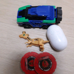 공룡메카드 람베오 타이니소어와 캡쳐카 이미지