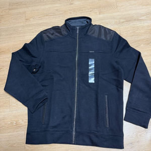 캘빈클라인 블랙 색상의 집업 점퍼 새상품 이미지