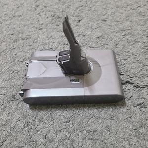 다이슨 V8 무선청소기 배터리 잔량70% (정품) 이미지