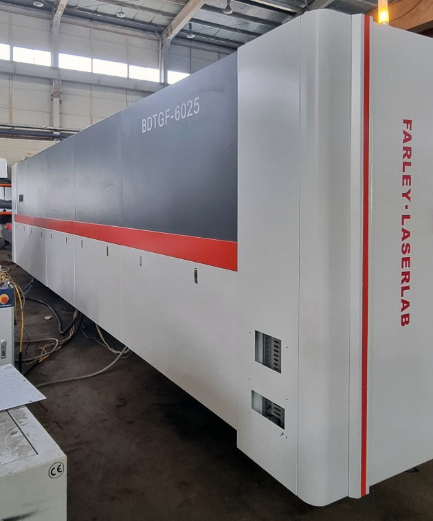 대형 파이버 레이저 커팅기 2560- 12kw 최고급형 이미지