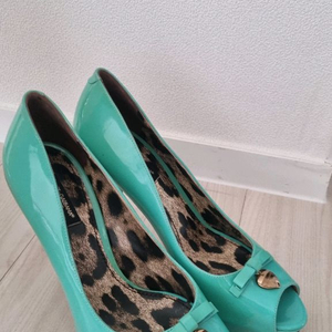 돌체앤가바나 힐 이미지