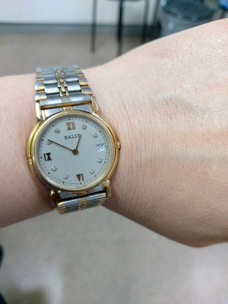 BALLY 브랜드의 시계 이미지