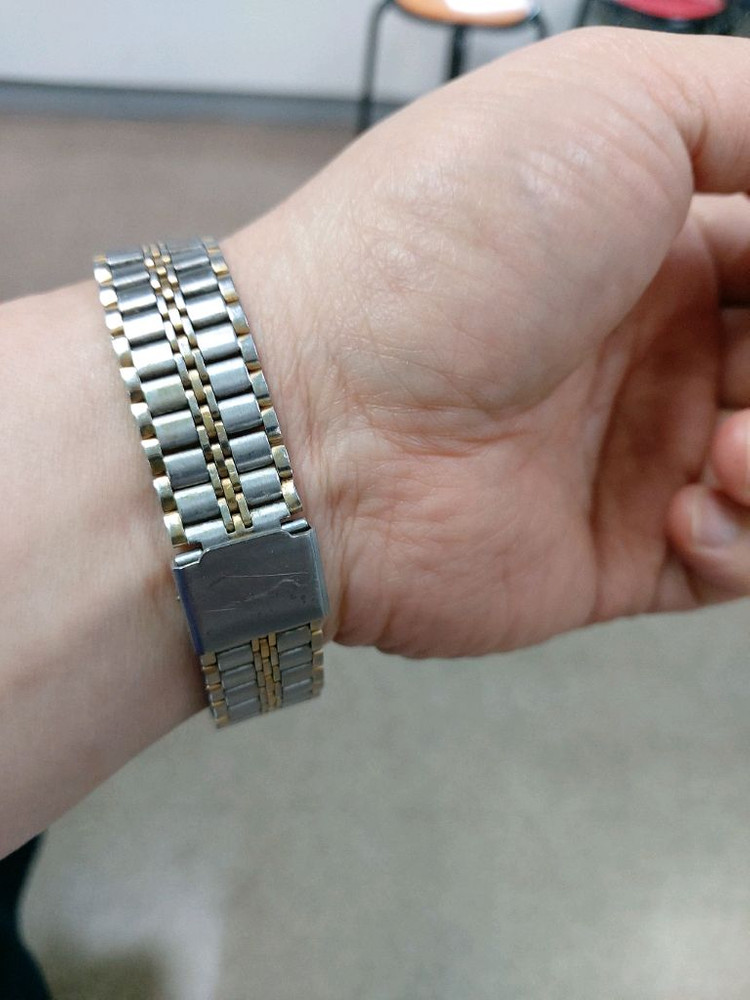 BALLY 브랜드의 시계 이미지