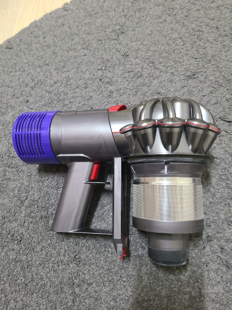 다이슨 V8 무선청소기 본체만 이미지