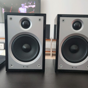 북셸프 스피커 이미지