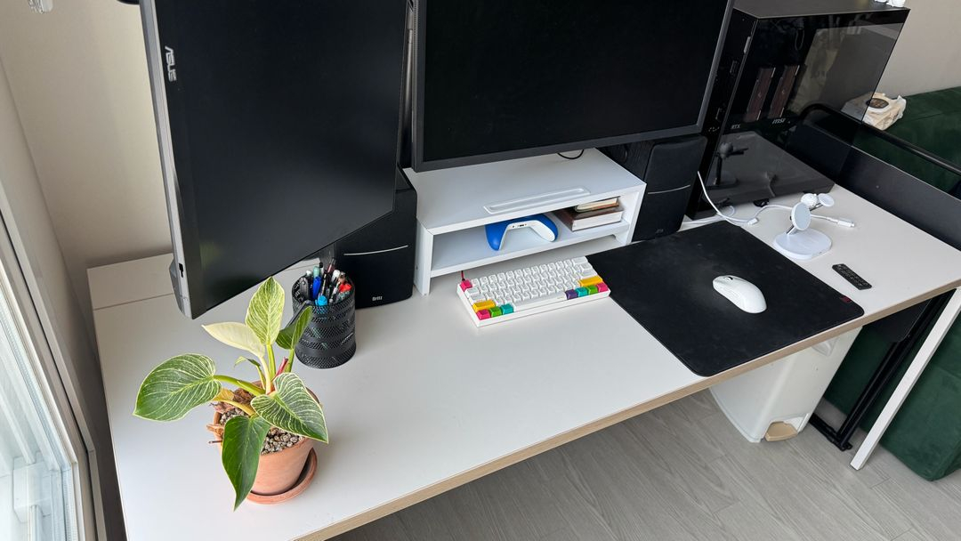 데스커 1800x700 컴퓨터책상 화이트 이미지