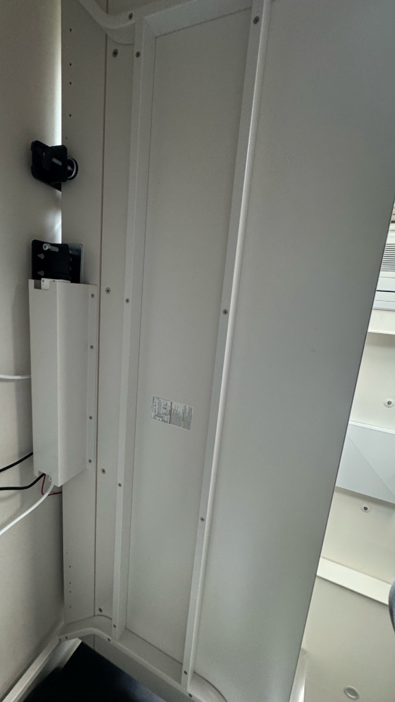 데스커 1800x700 컴퓨터책상 화이트 이미지