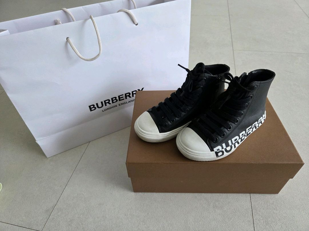 버버리키즈 운동화 29C 이미지