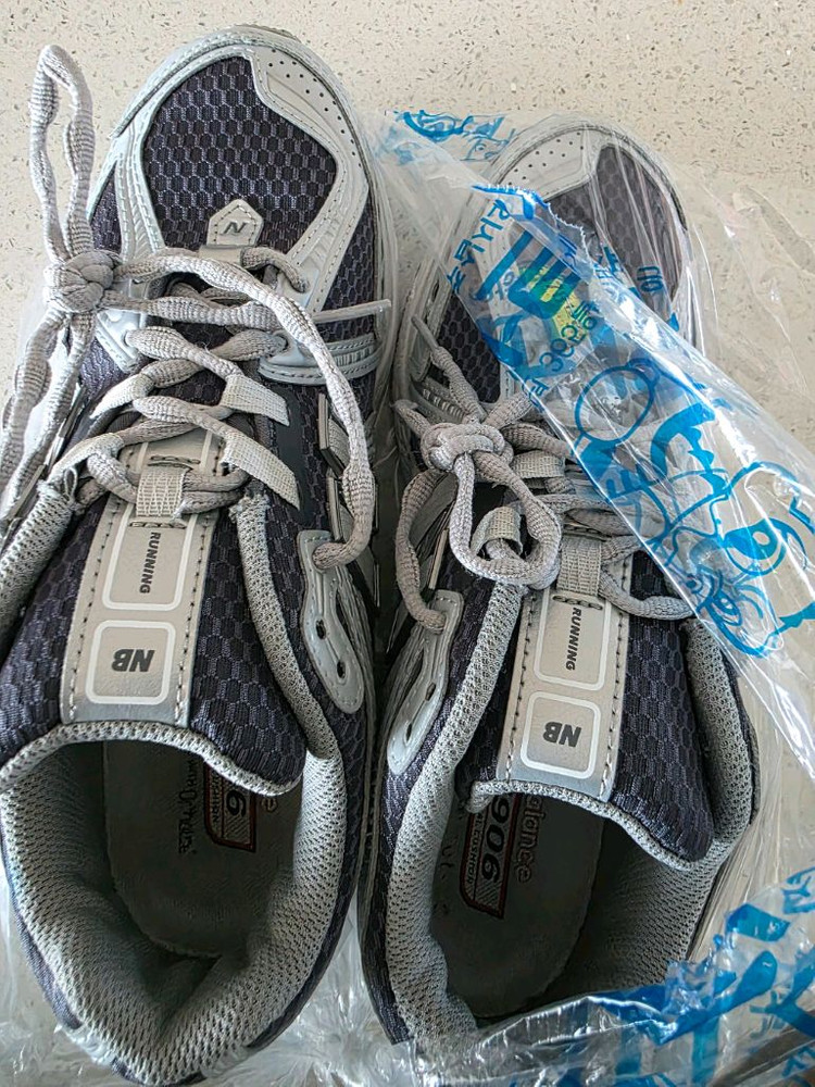 뉴발란스 1906운동화 255사이즈 이미지