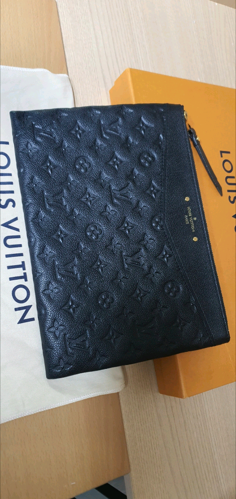 루이비통 앙프렝뜨 클러치백 정품S급(영수증O)구찌프라다디올고야드샤넬셀린느보테가생로랑버버리발렌시아가가방 이미지