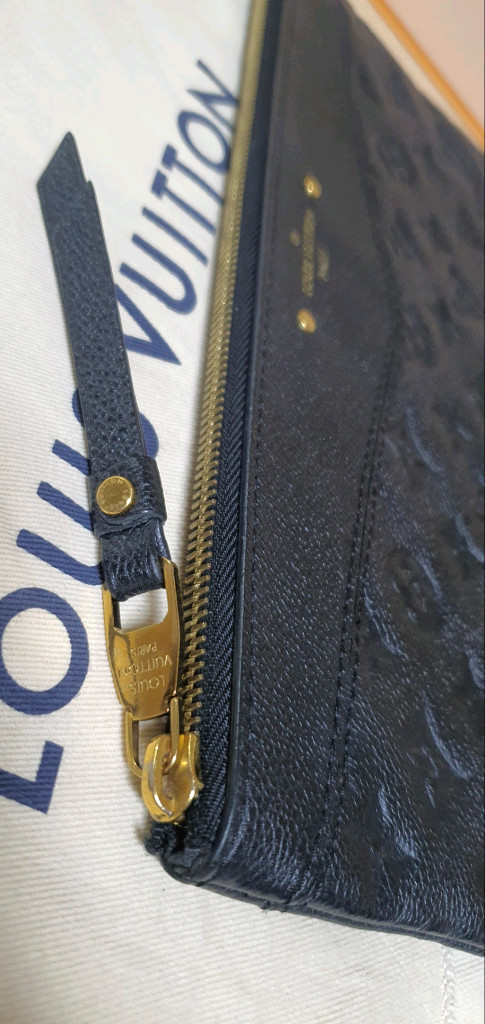 루이비통 앙프렝뜨 클러치백 정품S급(영수증O)구찌프라다디올고야드샤넬셀린느보테가생로랑버버리발렌시아가가방 이미지