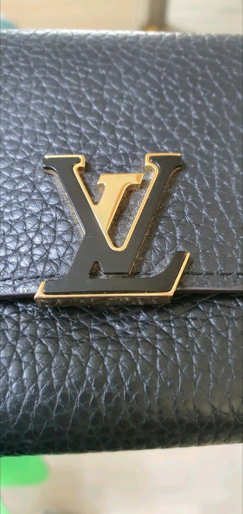 루이비통 카퓌신 반지갑 정품A급(감정O)구찌프라다루이비통디올고야드샤넬셀린느보테가생로랑발렌시아가버버리가방 이미지