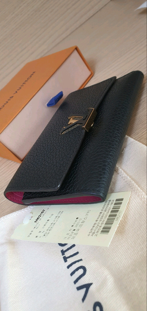 루이비통 카퓌신 반지갑 정품A급(감정O)구찌프라다루이비통디올고야드샤넬셀린느보테가생로랑발렌시아가버버리가방 이미지