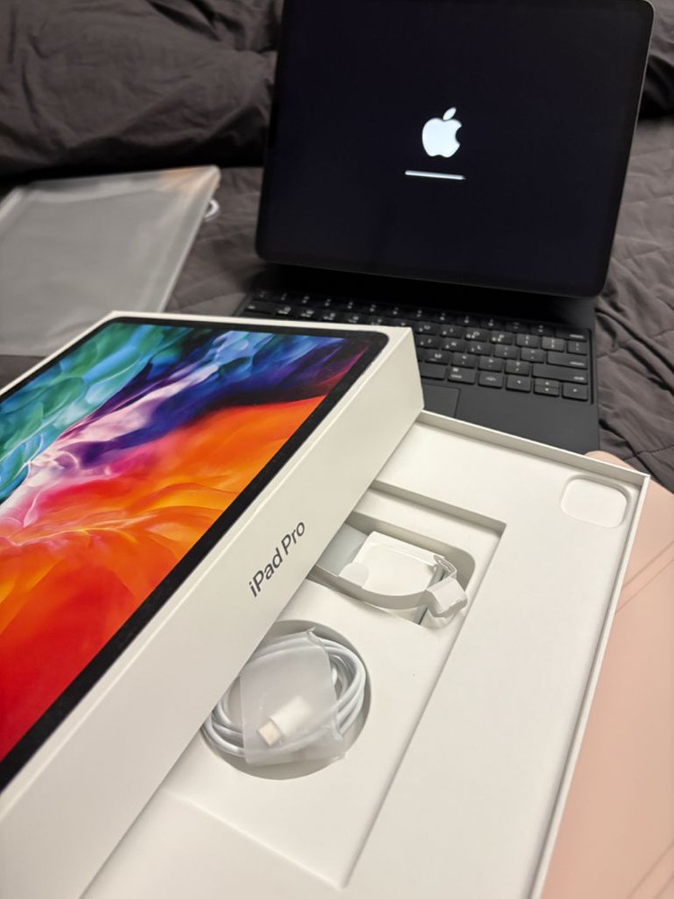 아이패드 프로 4세대 12.9 256g + 펜슬2 + 매직키보드(정품x) 이미지