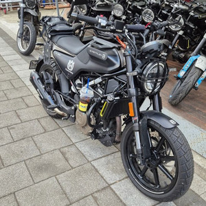 슈퍼커브같은 스바르트필렌250 판매 이미지