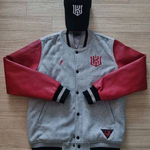 KT 위즈 콜라보 포워드 울바시티 야구 점퍼 이미지