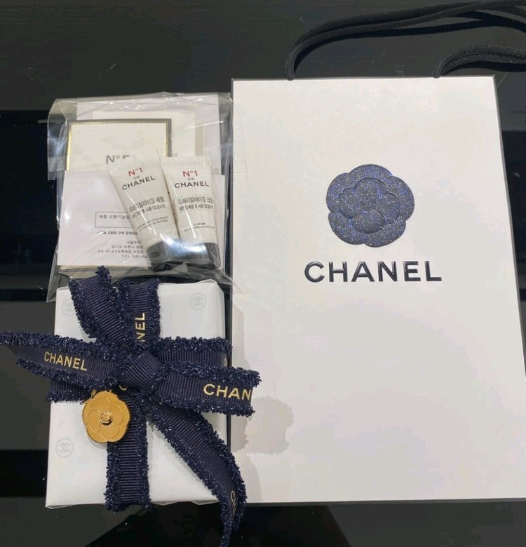 미개봉 샤넬 N5 오 드 빠르펭 펄스 스프레이 (까멜리아 홀리데이참+쇼핑백) 이미지