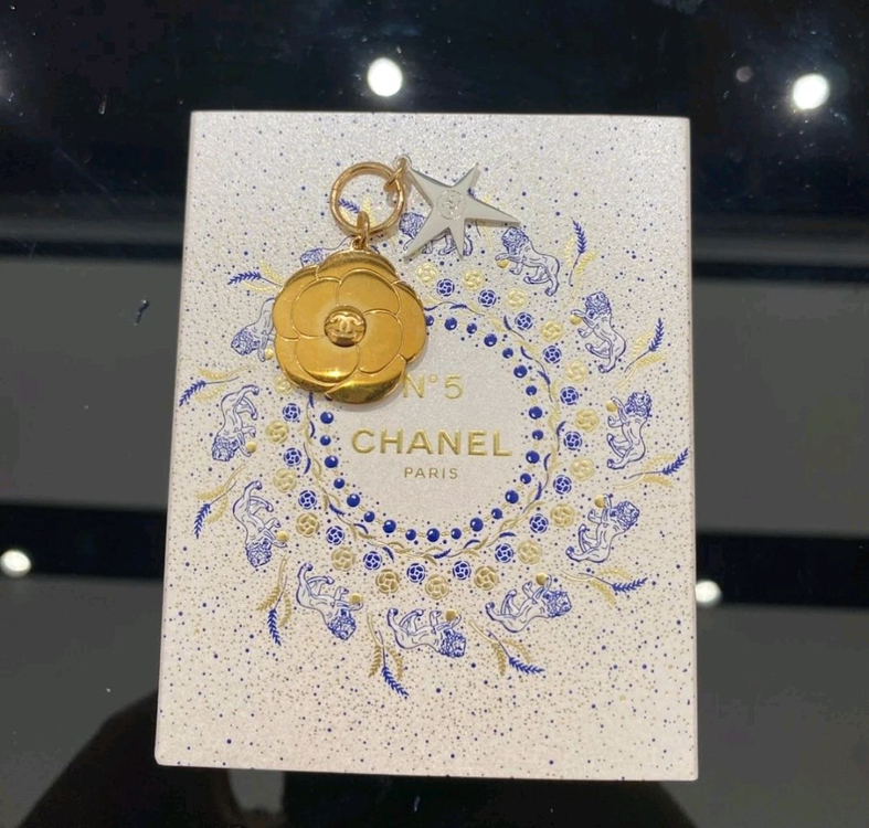 미개봉 샤넬 N5 오 드 빠르펭 펄스 스프레이 (까멜리아 홀리데이참+쇼핑백) 이미지