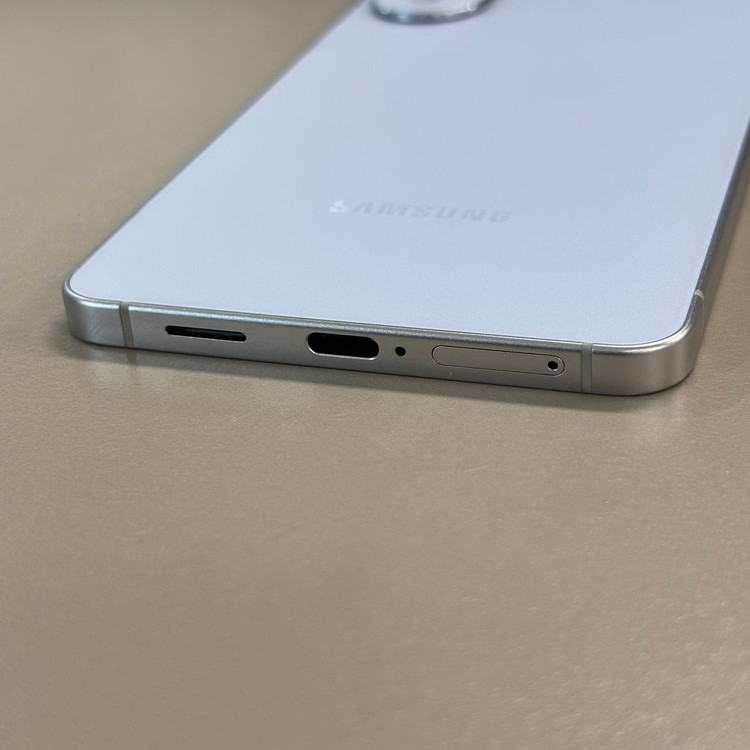 *대용량* 갤럭시S25엣지 아이스블루색상 512용량 새상품급 깨끗한단말기 25년8월개통 78만 판매합니다 이미지