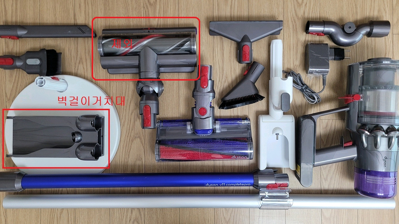 깨끗하게 세척한 다이슨 무선 청소기 V11 풀세트(70분 연속동작) 이미지