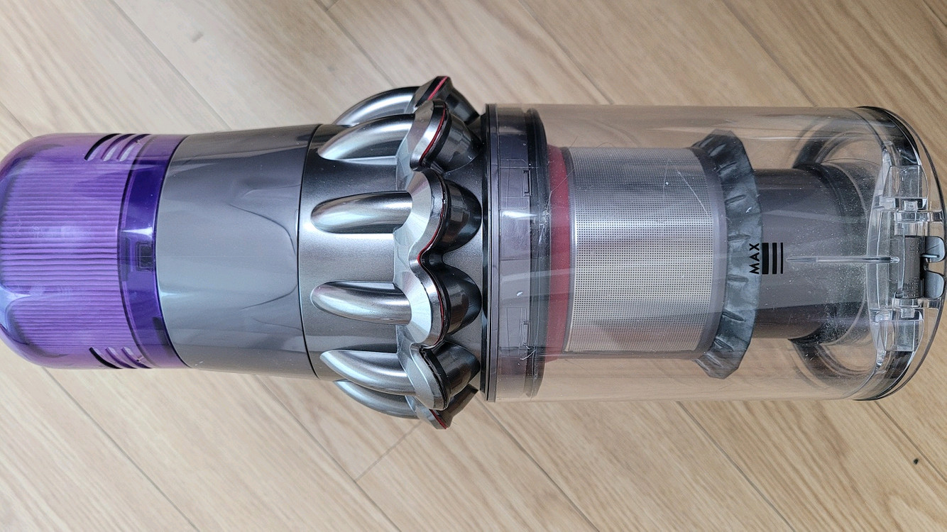 깨끗하게 세척한 다이슨 무선 청소기 V11 풀세트(70분 연속동작) 이미지