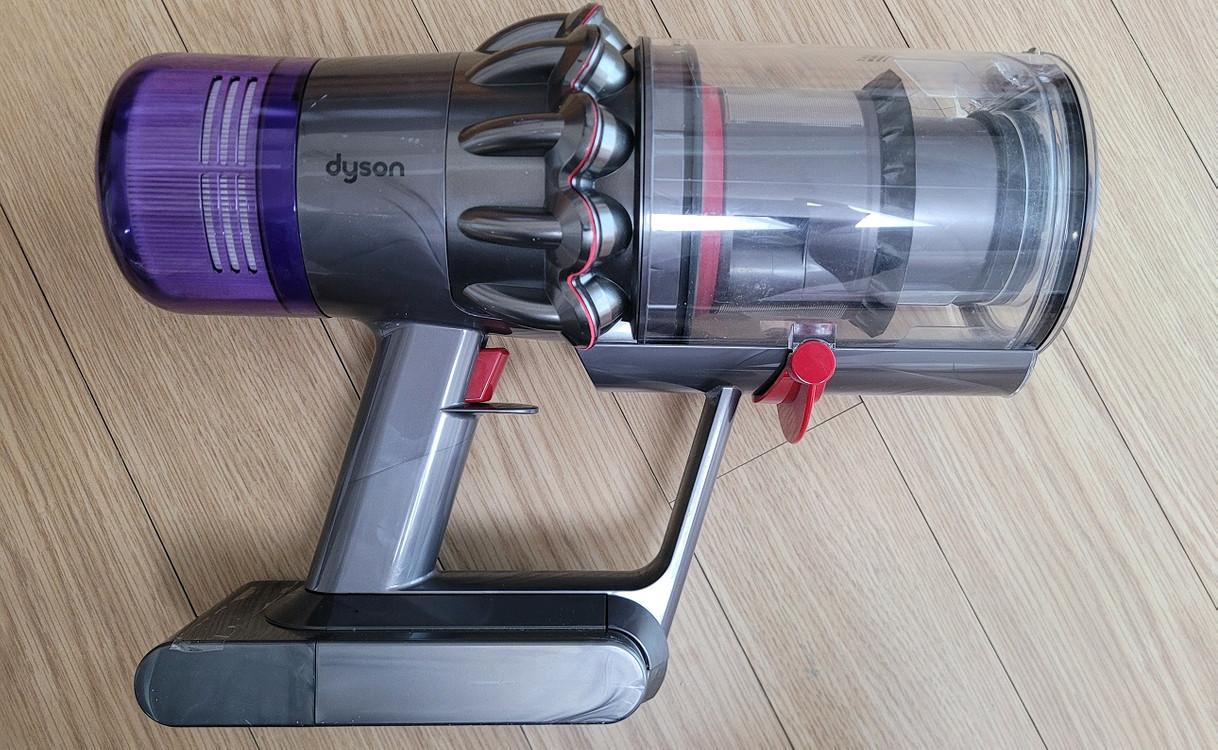 깨끗하게 세척한 다이슨 무선 청소기 V11 풀세트(70분 연속동작) 이미지