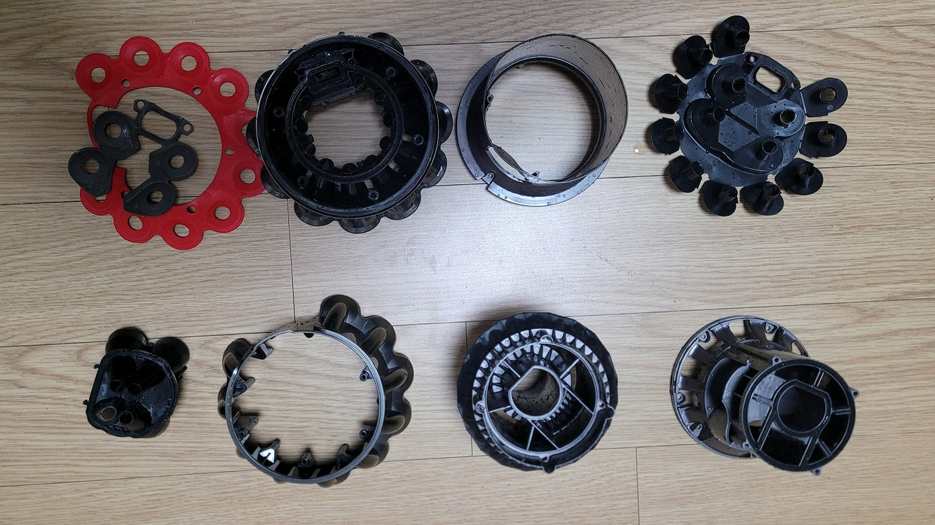 깨끗하게 세척한 다이슨 무선 청소기 V11 풀세트(70분 연속동작) 이미지