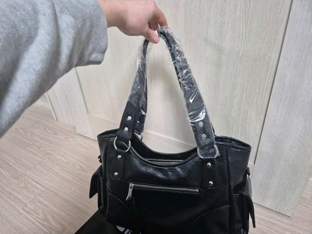 이우가마카라스 스터드 레더 숄더백 새상품 이미지