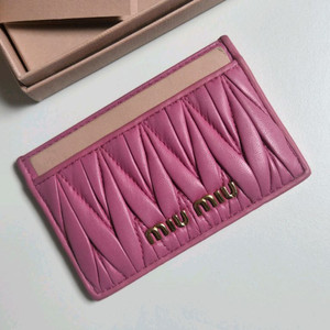 미우미우 마테라쎄 핑크 카드지갑 이미지