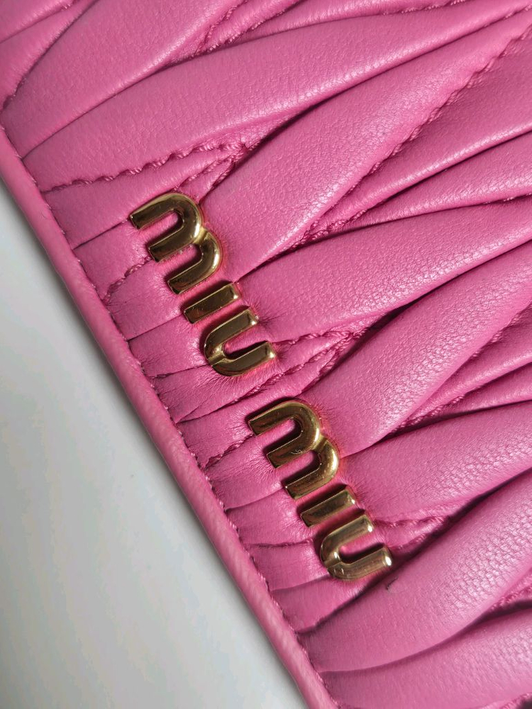 미우미우 마테라쎄 핑크 카드지갑 이미지