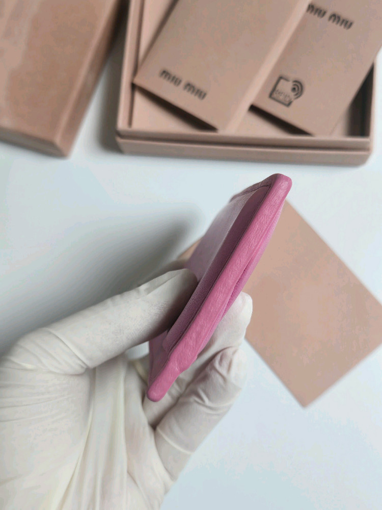 미우미우 마테라쎄 핑크 카드지갑 이미지