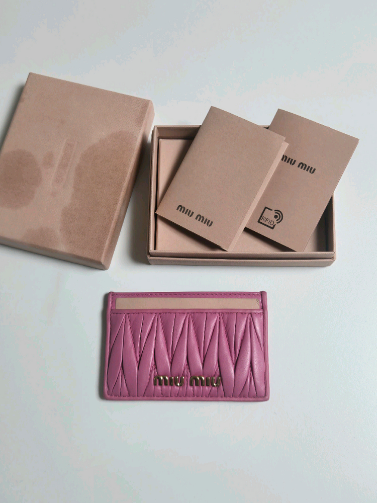 미우미우 마테라쎄 핑크 카드지갑 이미지