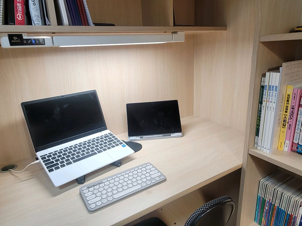 1인 독서실 책상 판매합니다 (히든가구 휴즈 / 집중력 끝판왕) 이미지