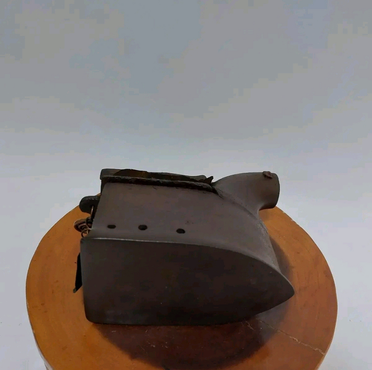 옛날 무쇠다리미. 굴뚝 다리미. 닭다리미- 소품용 이미지