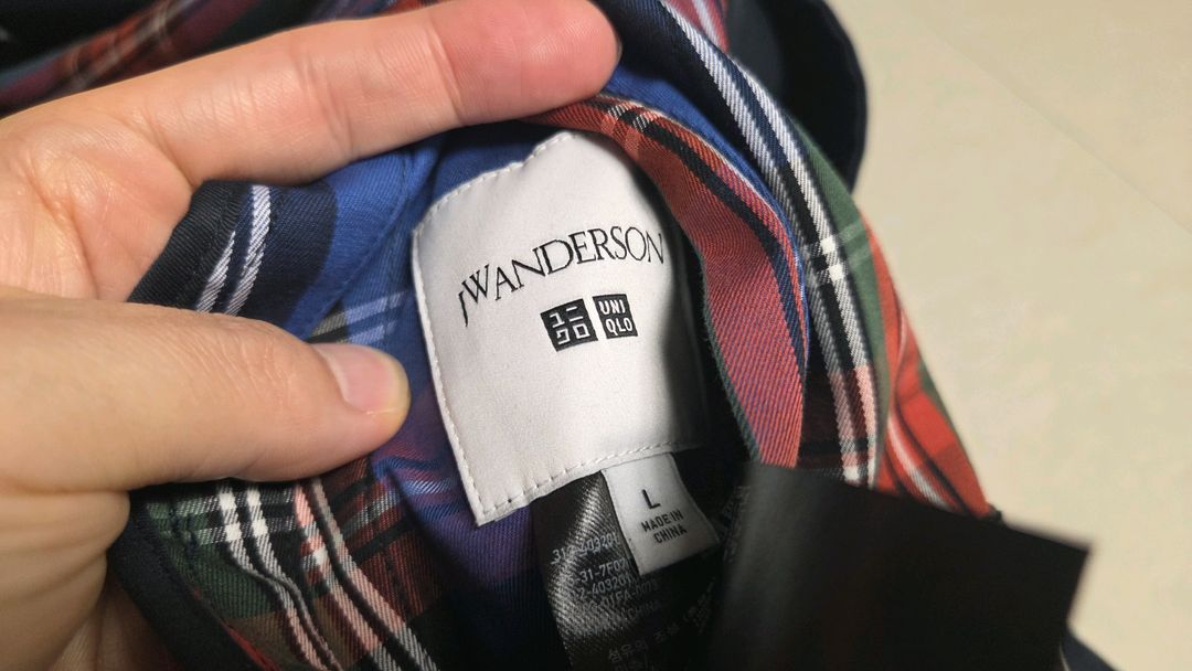 유니클로 x JW 앤더슨 리버시블 체크 트렌치 코트 이미지