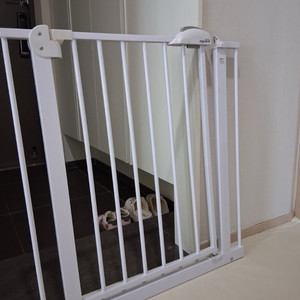 [상태최상]유아 안전문 펜스&강아지용 철제 안전문 이미지